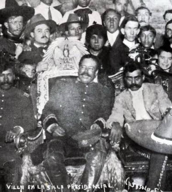 En esta icónica fotografía aparece el Gral. Elpidio G Velázquez junto con los Generales Francisco Villa y Emiliano Zapata. 06 de diciembre de 1914.